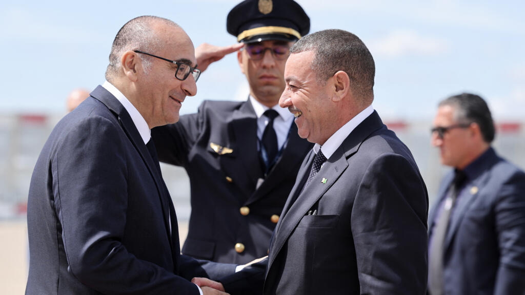 F_Desouche's tweet photo. Le fils du ministre algérien de l’intérieur Saïd Sayoud vit sans papiers en France https://t.co/qfBpmIZKBs https://t.co/M7nochPm7U
