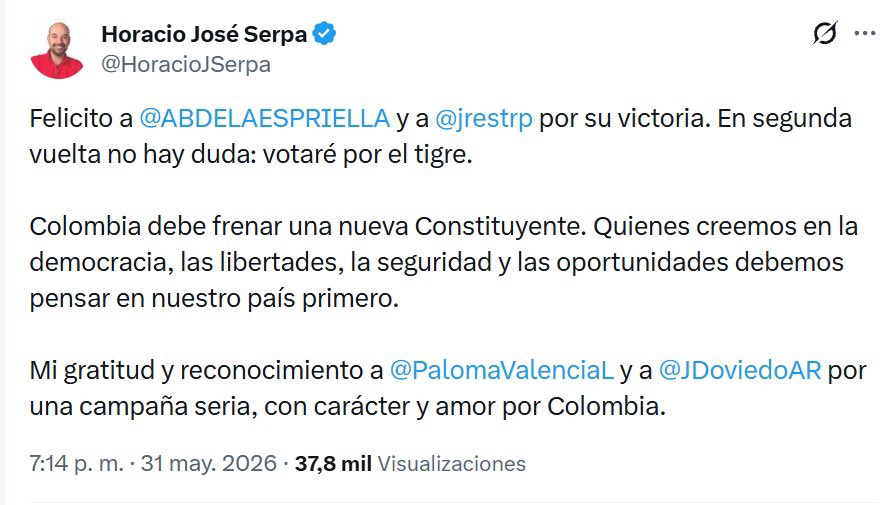 carlosaruizr's tweet photo. Por Dios ! Cómo Horacio José puede traicionar la memoria y el legado de su padre, mi ídolo Horacio Serpa, un liberal sin dobleces. Todo lo que hizo tu papá fue absolutamente contrario al candidato que apoyas, pequeño serpita. Así como eres libre de apoyar a un ultraderechista yo siento que tengo la libertad de criticarte en memoria de Serpa. No es que la política sea dinámica. Es que hay políticos que se les dañó la capacidad de saber cuándo pierden el límite de la coherencia. Serpita, eres indoctrinario porque creo que nunca supiste lo que hizo tu papá ( por ejemplo afilió el partido Liberal colombiano a la Internacional Socialista, se enfrentó sin miedo a Pablo Escobar, defendió la solución política del conflicto armado y puso en la Constitución Política las bases para superar el conflicto social). Pásate por la biblioteca de tu papá y lee algo. ¿O la vas a regalar para financiar la campaña de tu nuevo mejor amigo?