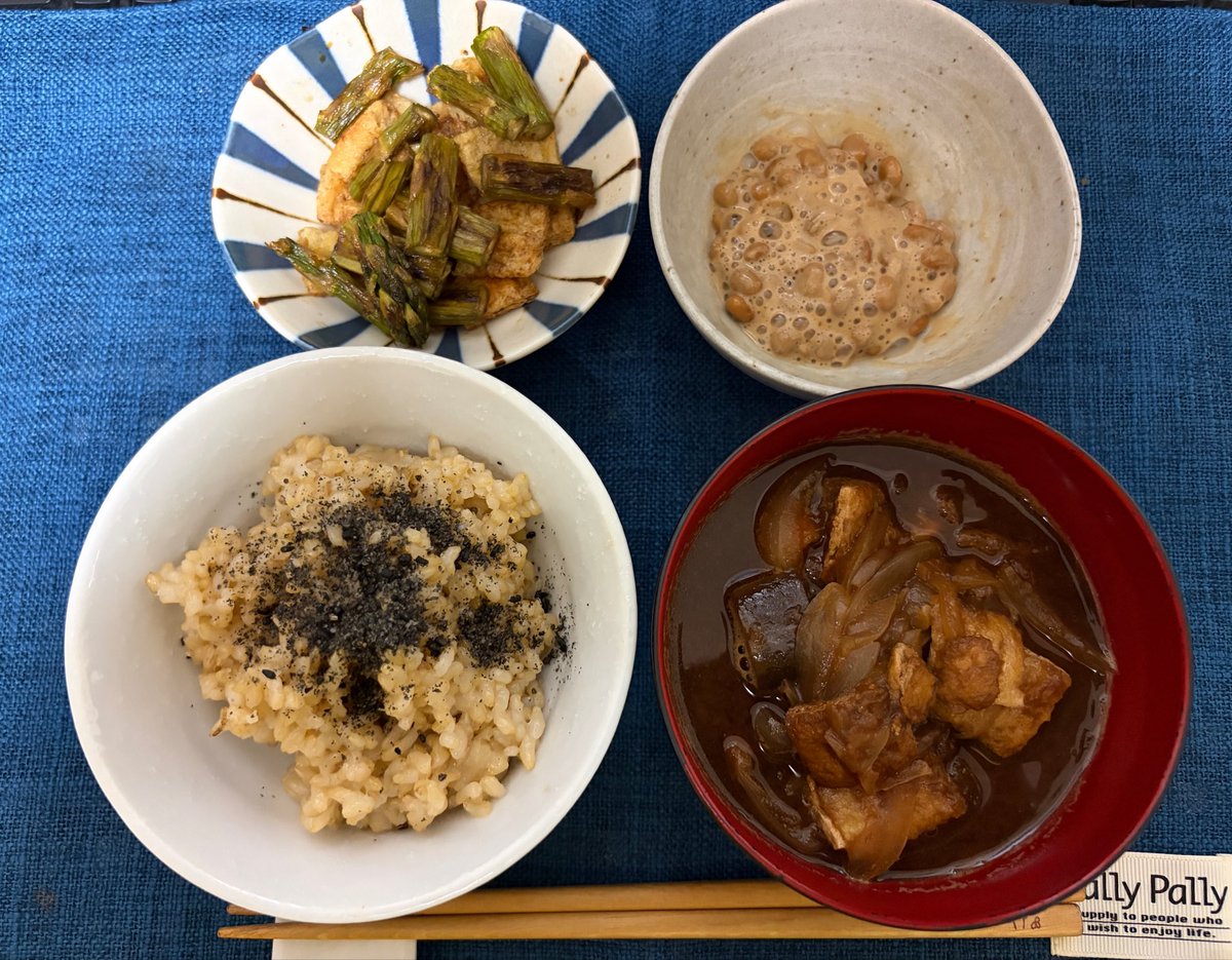 macrobi_diary's tweet photo. 1681日目

朝の体温
36.8

昼食(すだち屋)
・揚げナスとちくわのおろしぶっかけうどん

夕食
・玄米
・納豆
・アスパラと油揚げの塩炒め
・味噌汁(ナス+新玉ねぎ+油揚げ) https://t.co/xUsror8wmX