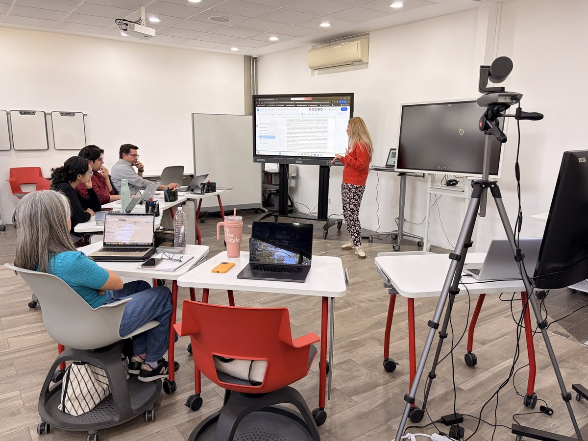 evirtualIberoP's tweet photo. ☀️ ¡Inicia el #Verano2026 en el LITE!

Un buen momento para desarrollar recursos educativos, grabar contenidos académicos y dar forma a proyectos de innovación para el próximo semestre.

📚 Si eres docente de la #SomosIberoPuebla, te invitamos a solicitar el espacio.

#LITEIbero https://t.co/Ob9dAvsP1t