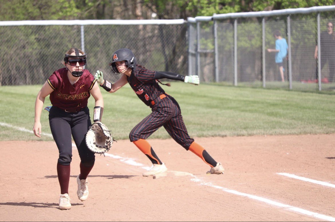 MayaJuozapaitis's tweet photo. So sad our season had to come to an end. We fell on a 2-1 loss to Milan in districts. But we still had a great season together going 24-10. Gonna miss these girls but now we jump into summer ball! @Tecumsehsball11 https://t.co/gJxn1pzkdh