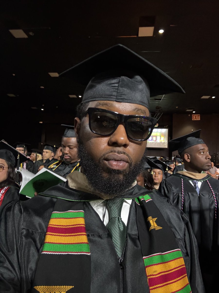 ShotimeSP's tweet photo. My Bruddahh @Vada_Fly graduates today yall. 

Show him some love $RiceGangEnt

WE DID IT 🥳🎊🥳🎊 Love you Dawg💪🏿 https://t.co/HEHSPTmsod