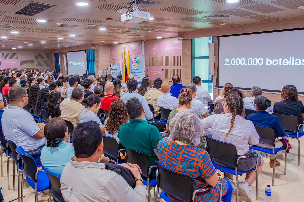 VInUnimagdalena's tweet photo. Agradecemos la visita de @MyBlueEconomy, referente mundial de la Economía Azul, quien compartió su visión sobre innovación y desarrollo regenerativo para Santa Marta y el Gran Caribe. Sus aportes fortalecen la construcción de un futuro más sostenible para nuestra región. 💙 https://t.co/Gc4eyE0ysb