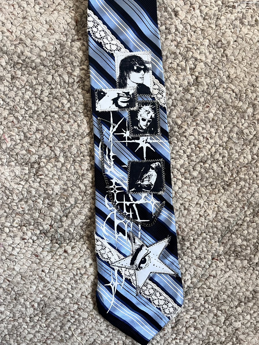 REDLINECLIFFORD's tweet photo. guys look at the tie i made for my 5sos show🙂‍↕️ https://t.co/usPsX980Vw