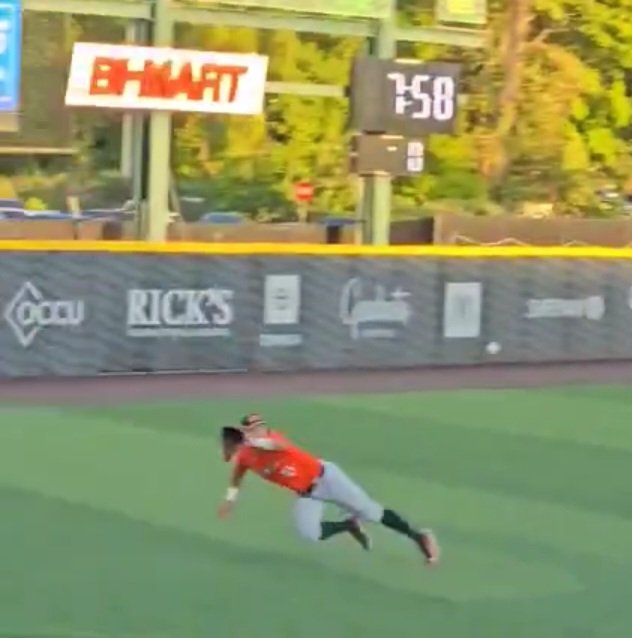 caseykahler's tweet photo. Take2 -Still not sure how #GoBeavs frosh LF #JoshProctor made #TheCATCH & I was in best place to witness it. Screenshots taken from my VID below.
Thx @BeaverBaseball for the joy & fun you delivered all szn.
Thx, #BeaverNation for your love in 2025-26 during all Beavs sports. https://t.co/wKwDR1l3w9