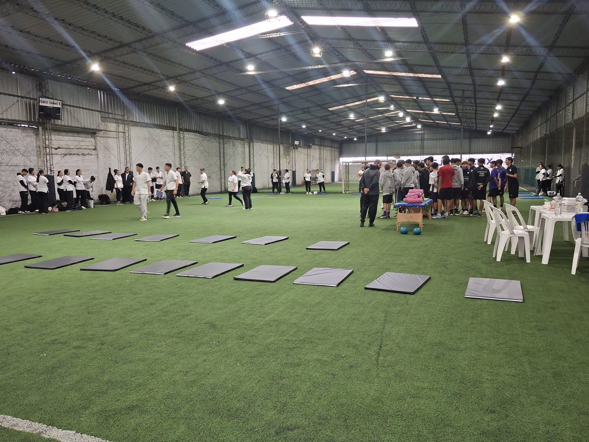 CAFenix_'s tweet photo. Imágenes de la jornada realizada hoy en nuestra sede, donde comenzó el convenio junto a E.T. Paso Molino – UTU.

Seguimos construyendo puentes entre la educación y el deporte. 💜 https://t.co/vPzL0Ae4XR