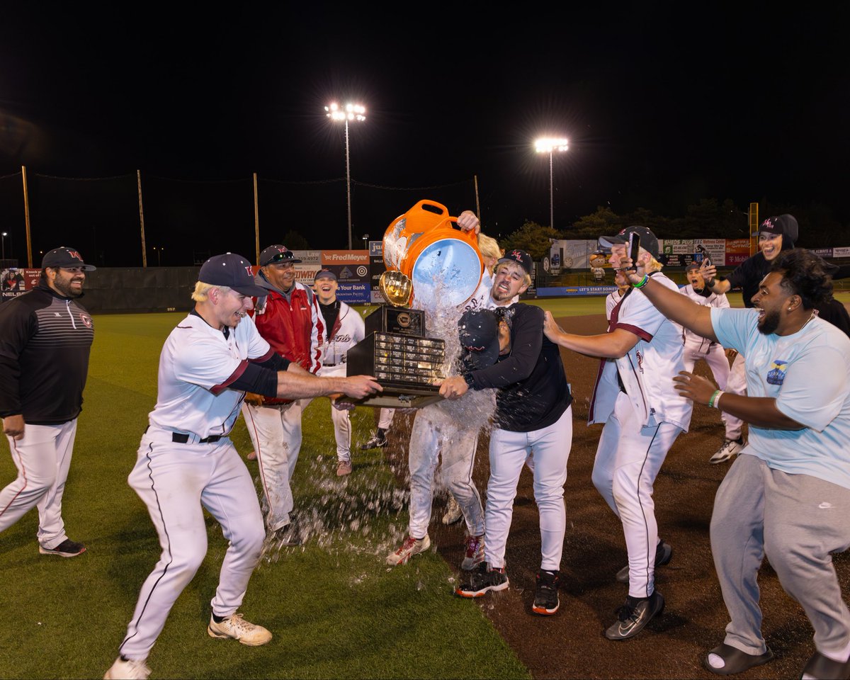AdamLeeg20's tweet photo. Kentlake wins 7-6 VS EC Catholic for the first 3A state title in school history. So grateful to be apart of this team. #lakeway #blowyourload https://t.co/Ie05Lkv9pM