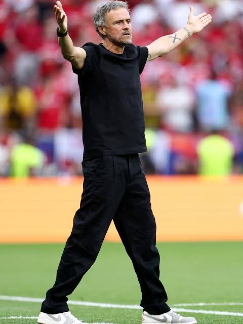 Markoberrocal's tweet photo. Luis Enrique final de champions 2026 vs Hernan Medford Liberia Costa Rica.
Vivimos de aparentar con lo visible lo que académica y profesionalmente es imposible. Peor aún, esas apariencias son influyentes en la percepción social de éxito. https://t.co/miE9xGvEe7