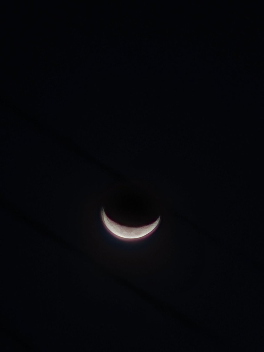 ncramadhannn's tweet photo. The moon is beautiful, isn't it? https://t.co/wUyjAATEjJ