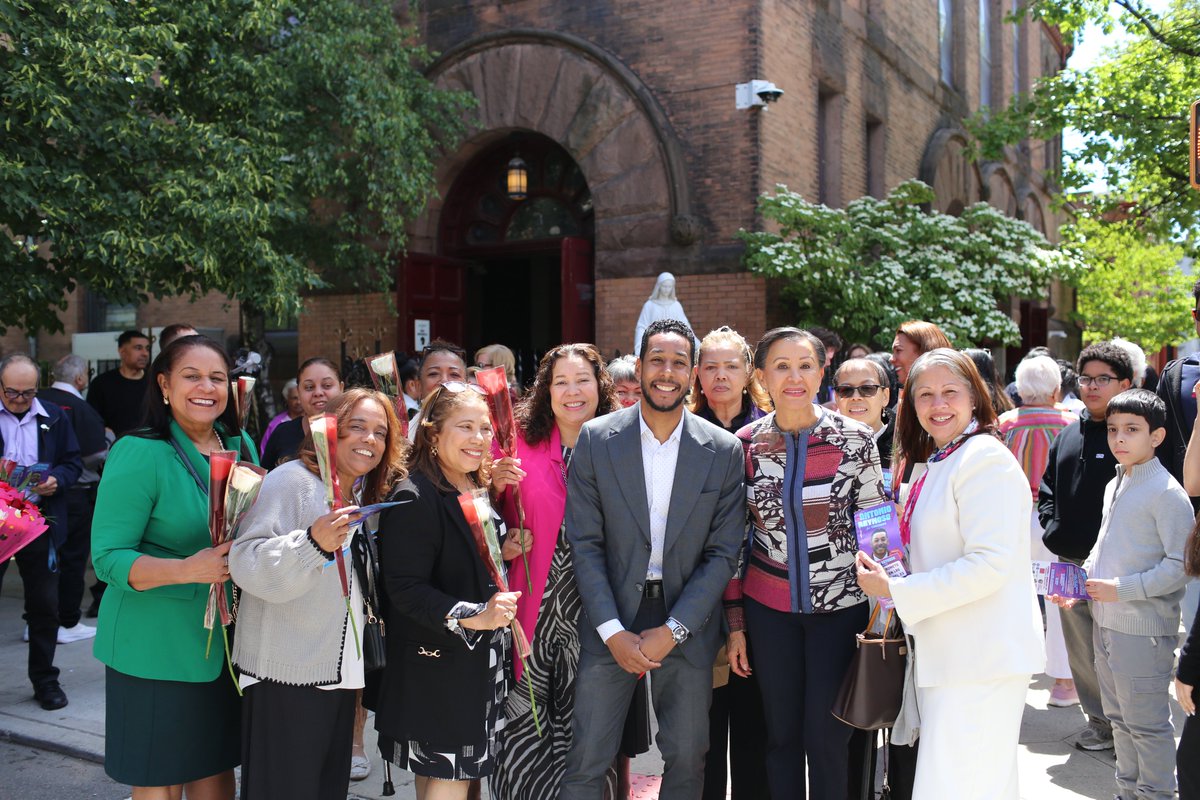 ReynosoBrooklyn's tweet photo. Still feeling the love from yesterday’s Dominican Mother’s Day celebration! I’m so lucky to be surrounded by so many incredible mother figures in my life, including my own mom and my godmother, @ReElectNydia, whose legacy I hope to carry on in Congress. https://t.co/LQ5TqLp7cU