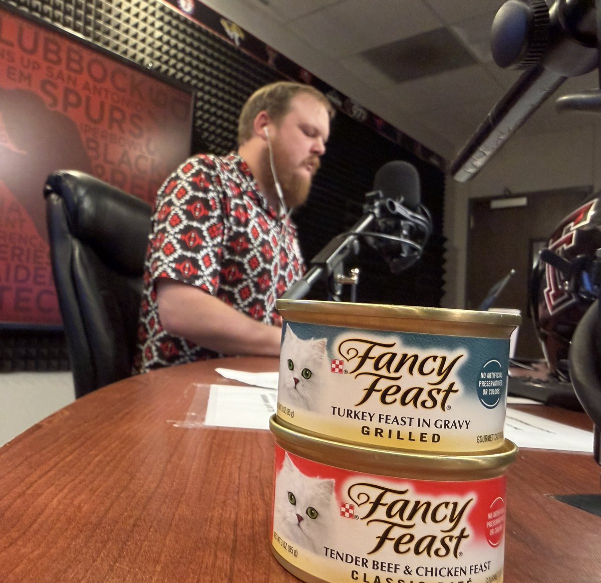 robbreauxshow's tweet photo. 5:45 live on Tech Talk, @ClinterimHC will be enjoying a snack. https://t.co/MZ2OQhX6Go
