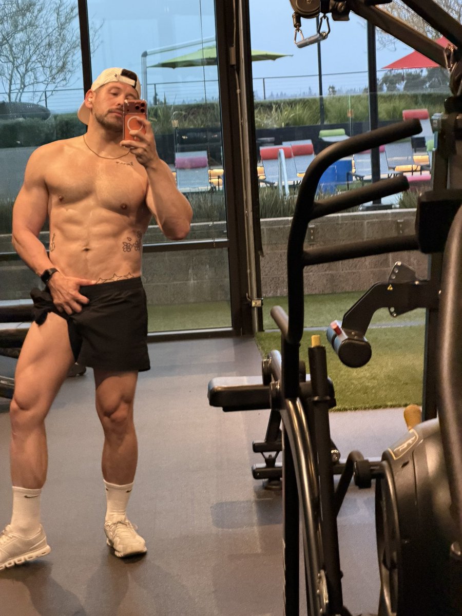 MrSaurusflex's tweet photo. Happy Pride 🏳️‍🌈 https://t.co/ih9nue7BVO