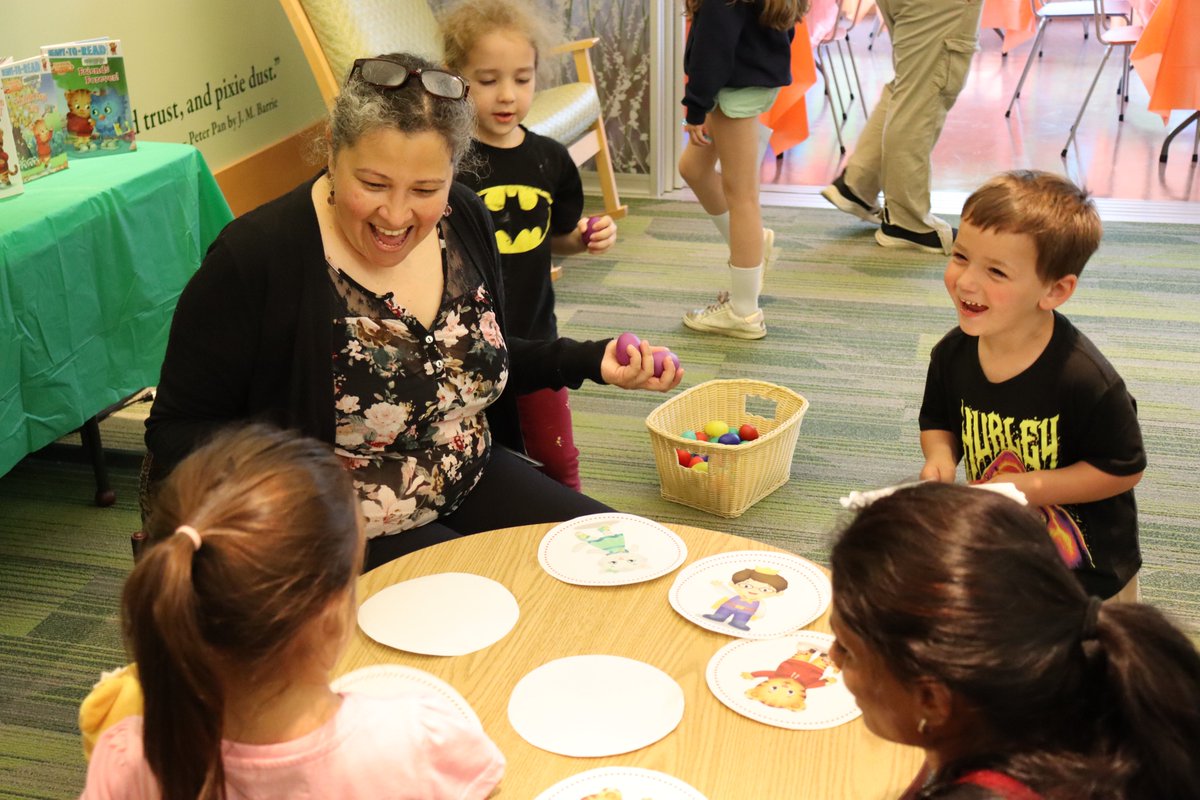 OrlandPkLibrary's tweet photo. What a beautiful day to spend with neighbors and friends at the library! 🐯 Families joined us for our Hey Neighbor! event on Thursday featuring grrr-iffic stories, activities, and plenty of Daniel Tiger fun. Thank you to everyone who came out to learn, play, and make memories. https://t.co/uOYoO3p6Mo