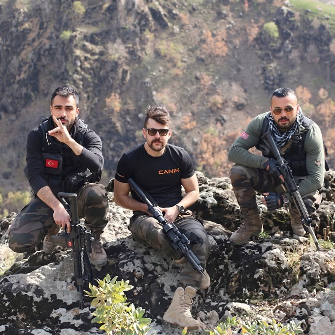 TurkToremiz's tweet photo. Saraylarda süremem dağlarda sürdüğümü, 
Bin cihana değişmem şu öksüz Türklüğümü. https://t.co/muwysdqnf7