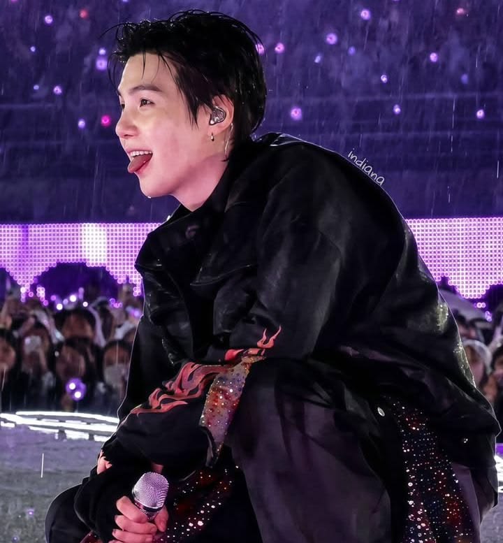 Lumin9301's tweet photo. Groupies #taekookgi

Se dice que los groupies son muy amados por los idols ante esa devoción, ¿qué pasará cuando dos ídols compiten por el mismo chico hasta llevarlo a la cama al terminar el concierto?
- no puedes simplemente compartirlo.. https://t.co/GpNTy4wCYo