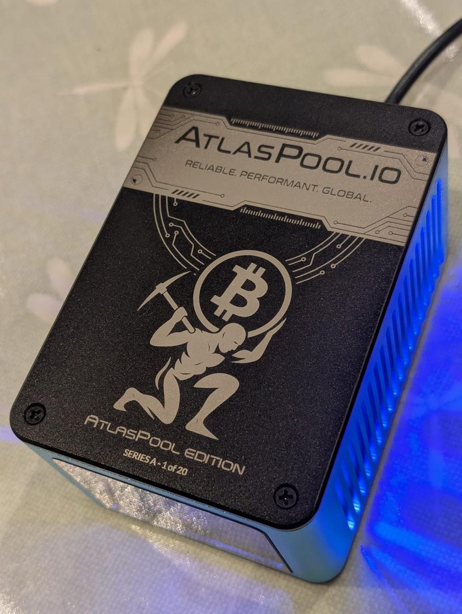 AtlasPool_io's tweet photo. 🚨 Teaser Alert 🚨
The AtlasPool Edition BitForge Nano is coming — a special collaboration with @TheSoloMiningCo celebrating our pool’s color and branding themes.

Each unit will be laser-engraved with a unique serial number. Only 20 will be available in this first run.

Top-down preview dropping now.  Full details + reveal coming very soooon.  Who’s ready?