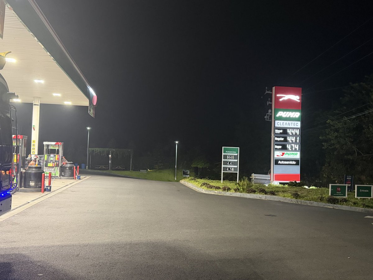 Mr__Dreyfus's tweet photo. Señores Que mala atención en esta gasolinera desde el vigilante hasta las vendedoras es la gasolinera Puma en Cojutepeque la que está por el punto de microbuses de la 113 hay algo que se puede hacer? @alertux @Defensoria_910 https://t.co/WtcD7UccGG