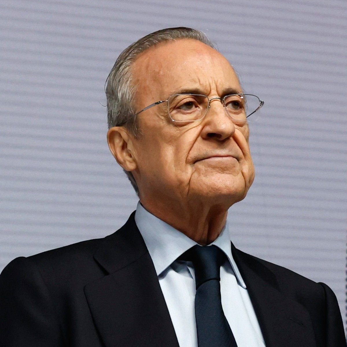 TouchlineX's tweet photo. 🚨 𝗕𝗥𝗘𝗔𝗞𝗜𝗡𝗚: Real Madrid plans on reinforcing the RB position, for Trent Alexander-Arnold to have some competition.

The names of the players they are monitoring:

· Denzel Dumfries
· Pedro Porro
· Ivan Frasneda https://t.co/5TNUSWjLoJ