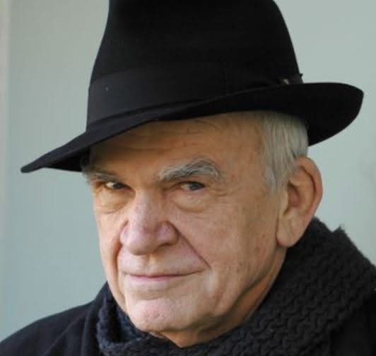 Paroles_auteurs's tweet photo. "Il n'existe aucun moyen de vérifier quelle décision est la bonne car il n'existe aucune comparaison. Tout est vécu tout de suite pour la première fois et sans préparation. Comme si un acteur entrait en scène sans avoir jamais répété. Mais que peut valoir la vie, si la première répétition de la vie est la vie même ? C'est ce qui fait que la vie ressemble toujours à une esquisse. Mais même "esquisse" n'est pas le mot juste, car une esquisse est toujours l'ébauche de quelque chose, la préparation d'un tableau, tandis que l'esquisse qu'est notre vie est une esquisse de rien, une ébauche sans tableau."
Milan Kundera, L'insoutenable légèreté de l'être