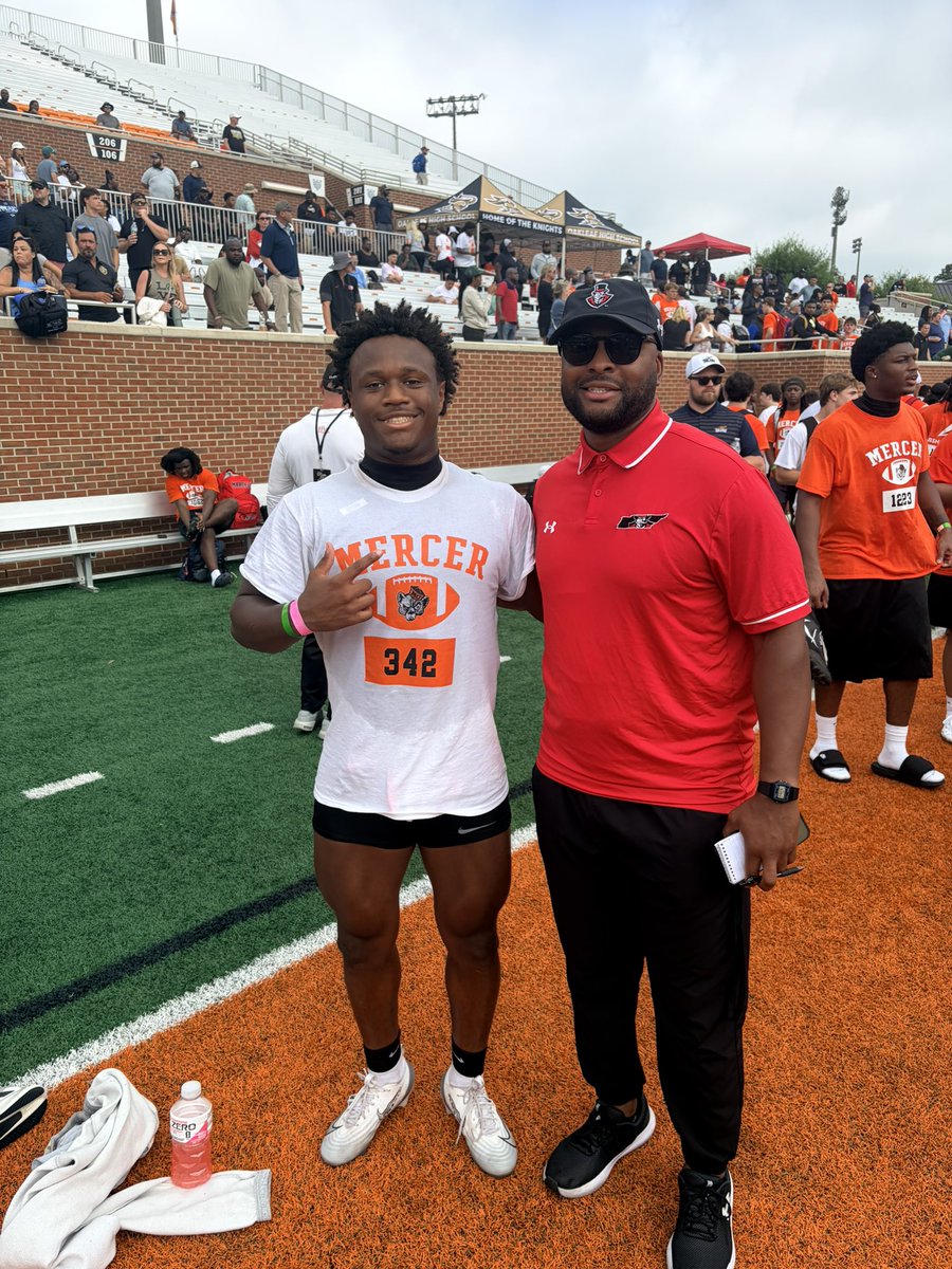 CaeylinMenzie's tweet photo. Blessed to receive an offer from @j_lloyd5 to play at AUSTIN PEAY!
AGTG 

@ChadSimmons_ @TonyLeZotte @MattLeZotte @On3 @RivalsHS https://t.co/WSKxfsEPJw