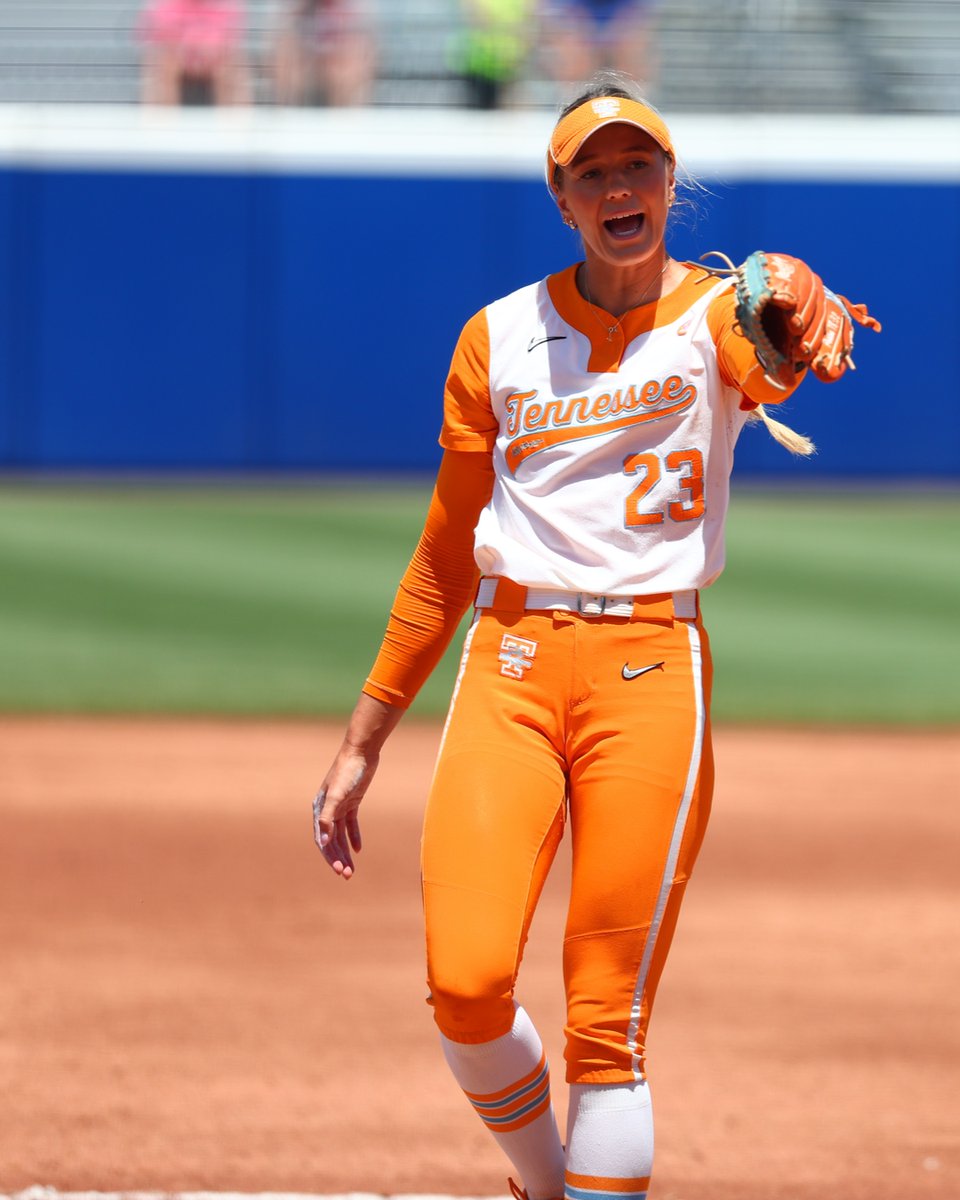 WVLTSports's tweet photo. thank you, KP23.

a Lady Vol legend! https://t.co/6dqilN0gwD