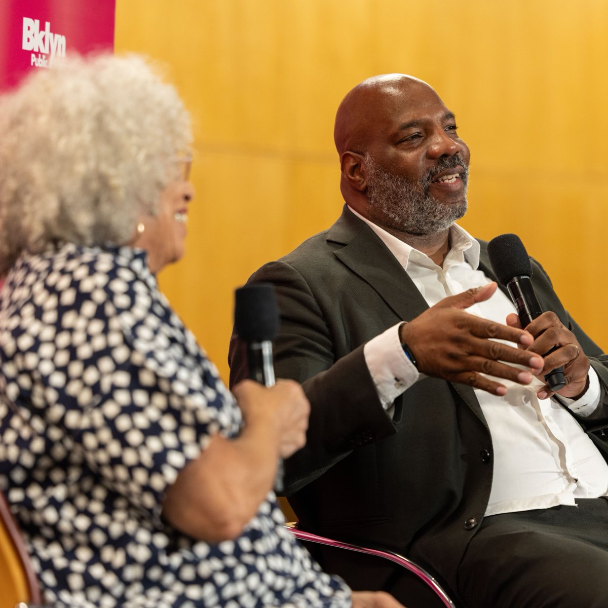 BPL_Presents's tweet photo. The Kahn Humanities Series brings together scholars who are shaping our world. 🩷 📚 

This year, BPL Presents welcomed Angela Y. Davis and Jelani Cobb for a close reading of the Declaration of Independence

 Watch the full lecture online today! 👈 

📸 @tryating https://t.co/QhYwxoZrvG