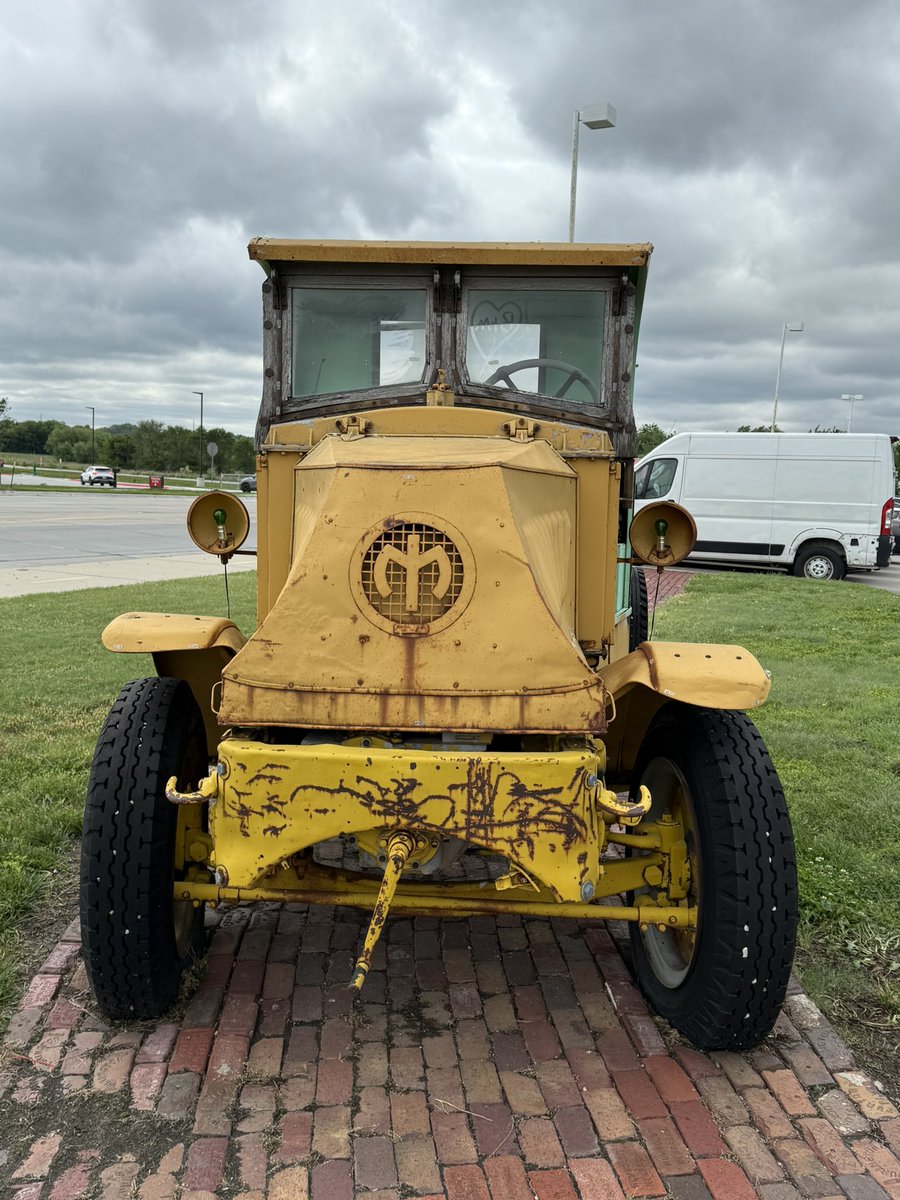 hornedfrog86's tweet photo. Old Mack. https://t.co/3qusVOEmyY