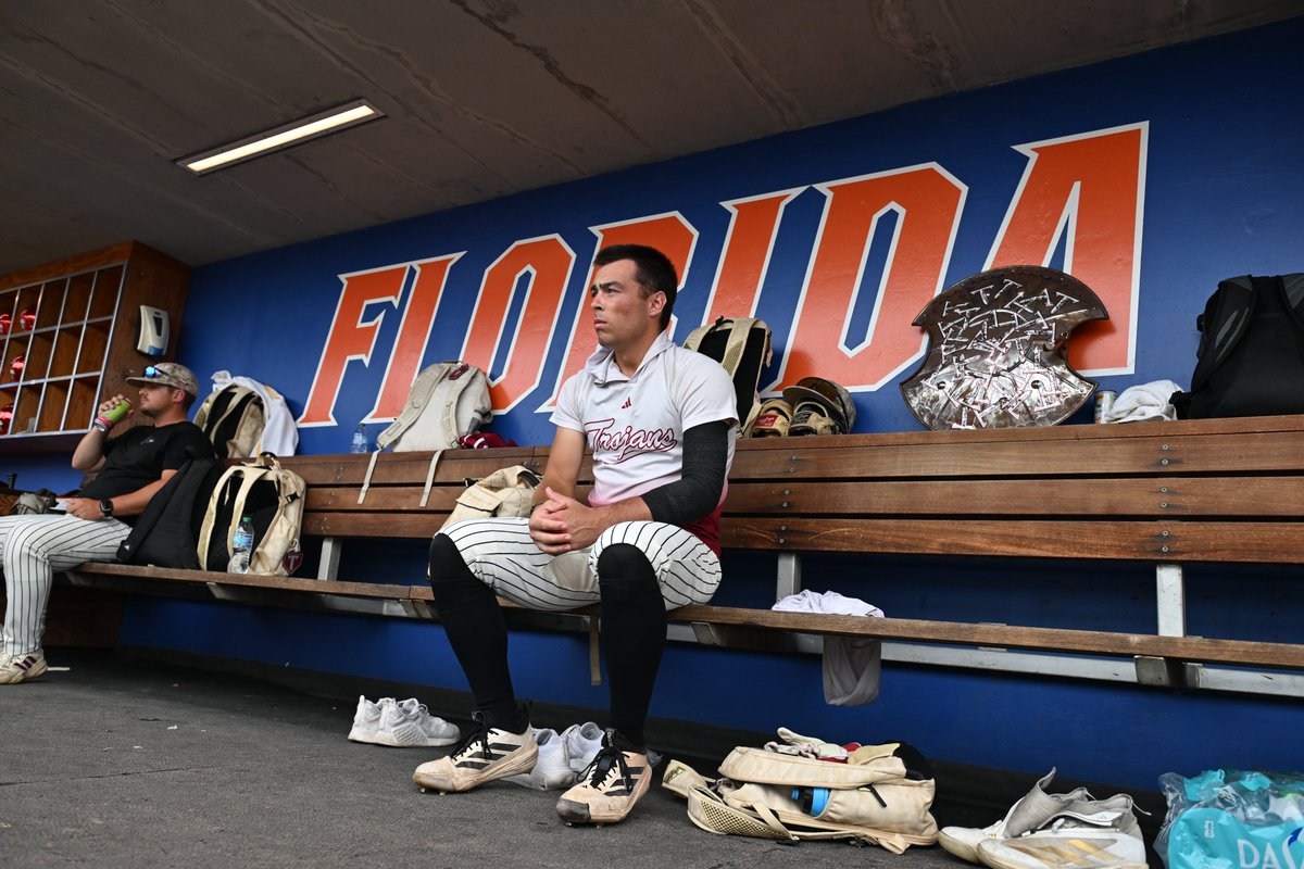 TroyAthletics's tweet photo. 𝗔𝗟𝗟 𝗢𝗥 𝗡𝗢𝗧𝗛𝗜𝗡𝗚.

We're almost underway in Gainesville!

Tune in to the SEC Network, or join us at Baumhower's Victory Grille in Troy for the official watch party.

#OneTROY⚔️⚾️ https://t.co/JE5DFpFvjv