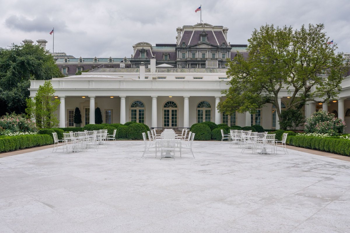 wklis's tweet photo. @JamesTate121 The First Lady's rose garden... https://t.co/0cmwZVmrkg