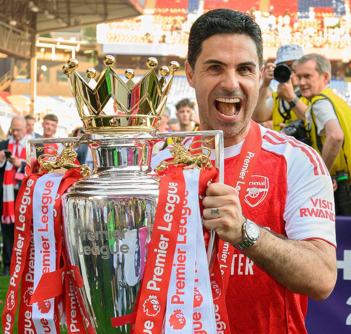 903467Y's tweet photo. @CduZigi a fan of a kateam that finished 10th with no european games next season, no manager, changing managers like underwear, bantering a team that won a league title and reached the ucl finals. https://t.co/p6iR7ENTqV