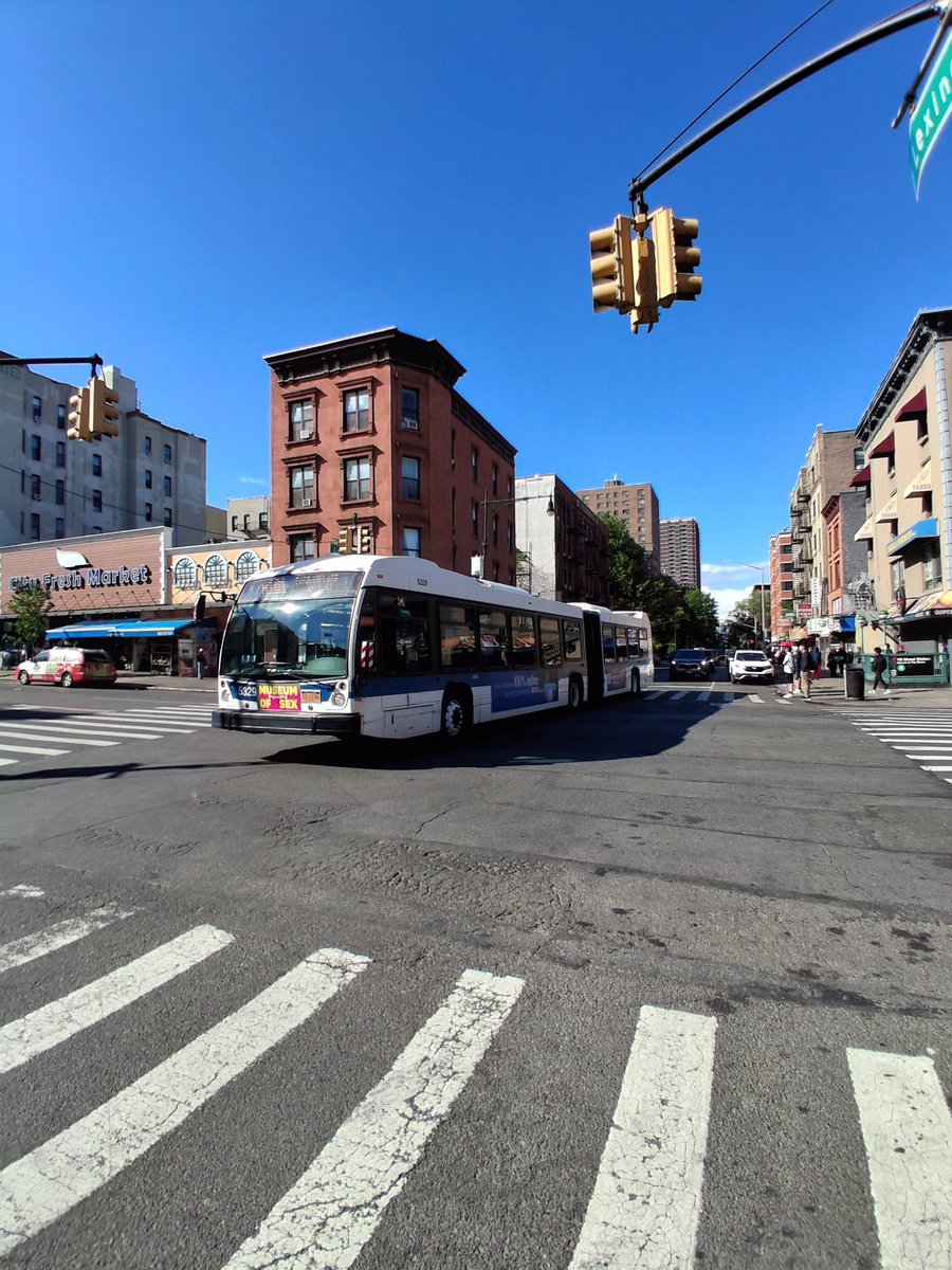 ShadowKGrant's tweet photo. A few Tuskegee Airmen Nova Bus LFS Articulated making their way along 3rd Ave/Lexington Ave. https://t.co/tVP4nltzdO