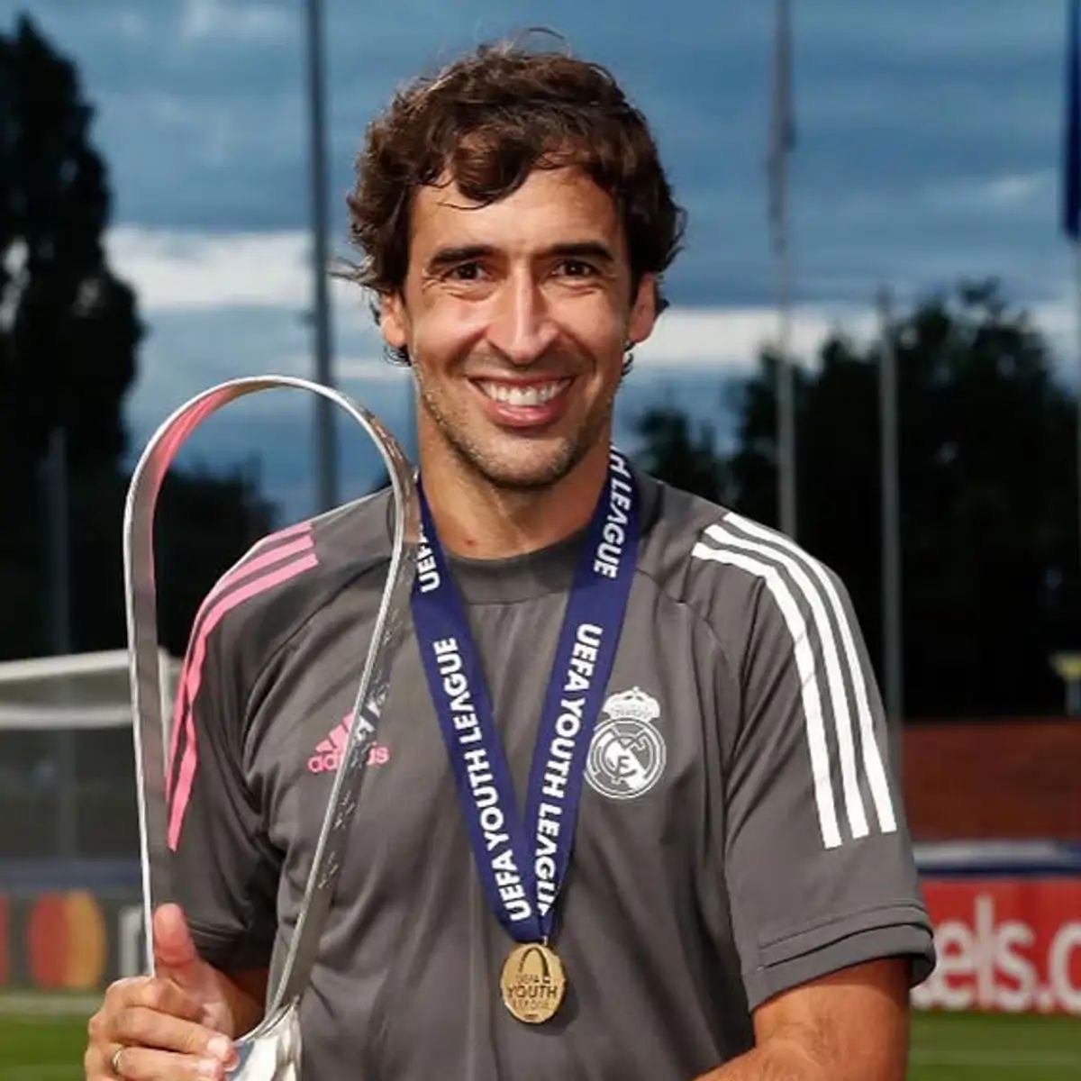 (fan) REAL MADRID FANS 🤍 tweet media