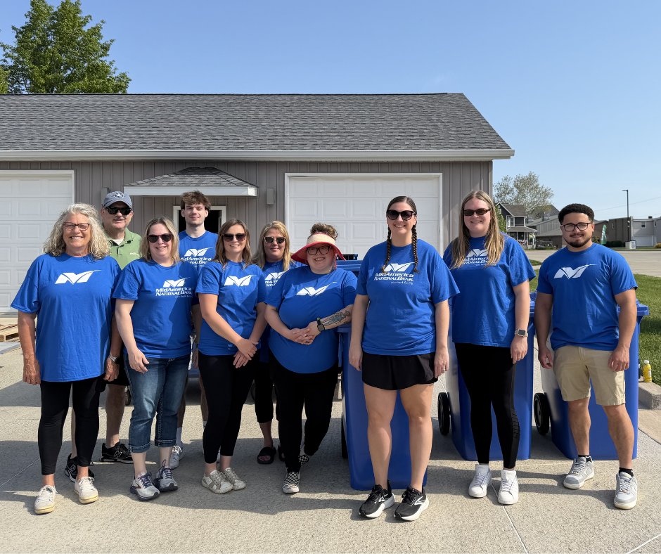 midnatbank's tweet photo. Thanks to all who participated in this year's Community Shred Day! We collected 6,600 pounds in Macomb, 4,950 pounds in Canton, and 2,560 pounds in Henry. Way to go, #TeamMNB !!💙 https://t.co/csSxdWBo8i