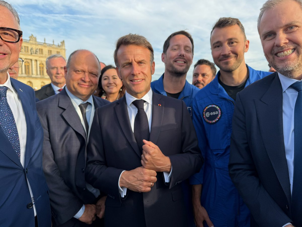maxhaot's tweet photo. Thank you, Mr. President.

We are proud to establish our European headquarters in France and honored by France’s trust in @Vast.

Thank you to @CNES, @Thom_astro, @Arno_astro, @LionelSuchet, @AschbacherJosef and @esa for your partnership as we work together to advance the future of human spaceflight.