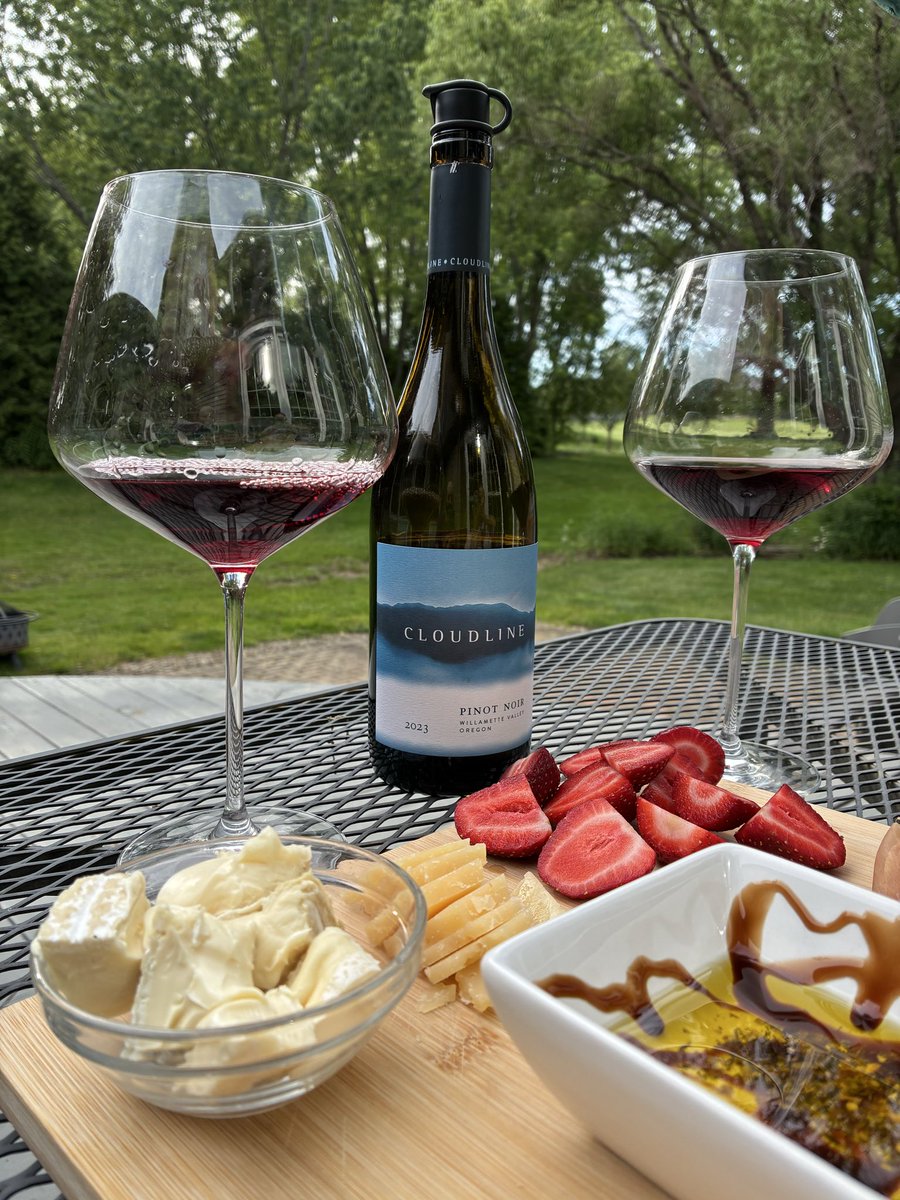 BenCorvine's tweet photo. Date night 🍷 🧀 https://t.co/SJui8ufjLG