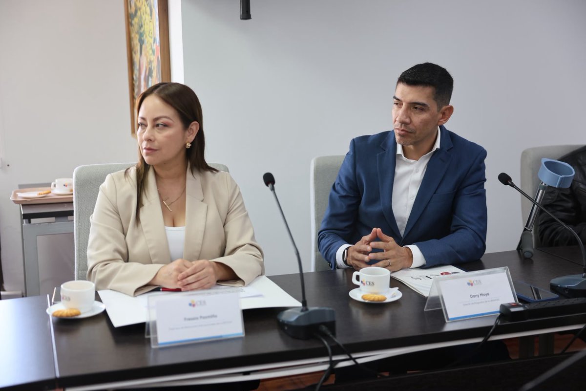 PabloBeltran_A's tweet photo. Durante la jornada se discutieron propuestas, criterios técnicos y oportunidades de articulación para avanzar en la construcción de un instrumento que promueva microcredenciales pertinentes, evaluables, verificables y alineadas con criterios de calidad.

Esta iniciativa busca consolidar un marco general que beneficie al Sistema de Educación Superior, fortalezca su articulación con el Sistema Nacional de Cualificaciones Profesionales y contribuya a la empleabilidad, la productividad, el aprendizaje a lo largo de la vida y el desarrollo del país.