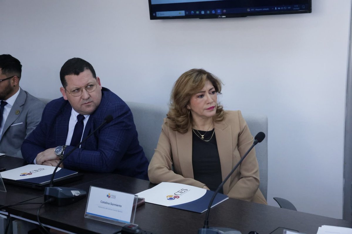 PabloBeltran_A's tweet photo. Durante la jornada se discutieron propuestas, criterios técnicos y oportunidades de articulación para avanzar en la construcción de un instrumento que promueva microcredenciales pertinentes, evaluables, verificables y alineadas con criterios de calidad.

Esta iniciativa busca consolidar un marco general que beneficie al Sistema de Educación Superior, fortalezca su articulación con el Sistema Nacional de Cualificaciones Profesionales y contribuya a la empleabilidad, la productividad, el aprendizaje a lo largo de la vida y el desarrollo del país.
