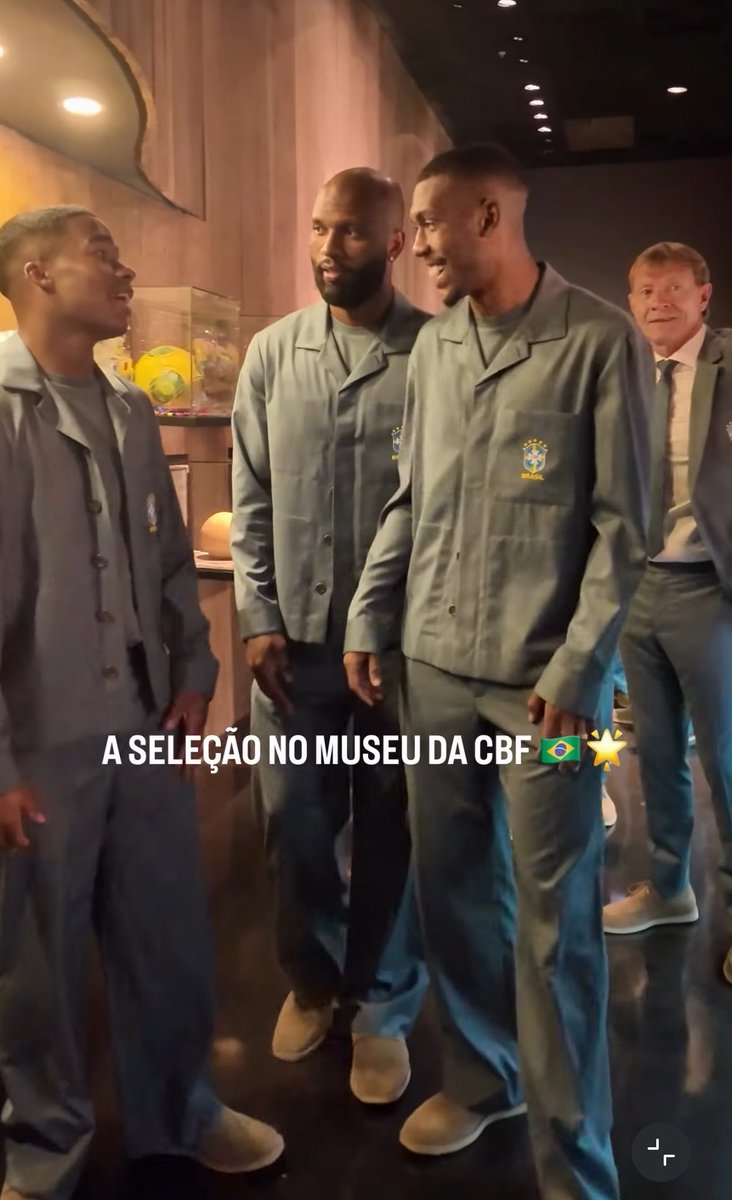 newscolina's tweet photo. Parece que eles estão de pijama 🤣 https://t.co/8JSlJnFWo4