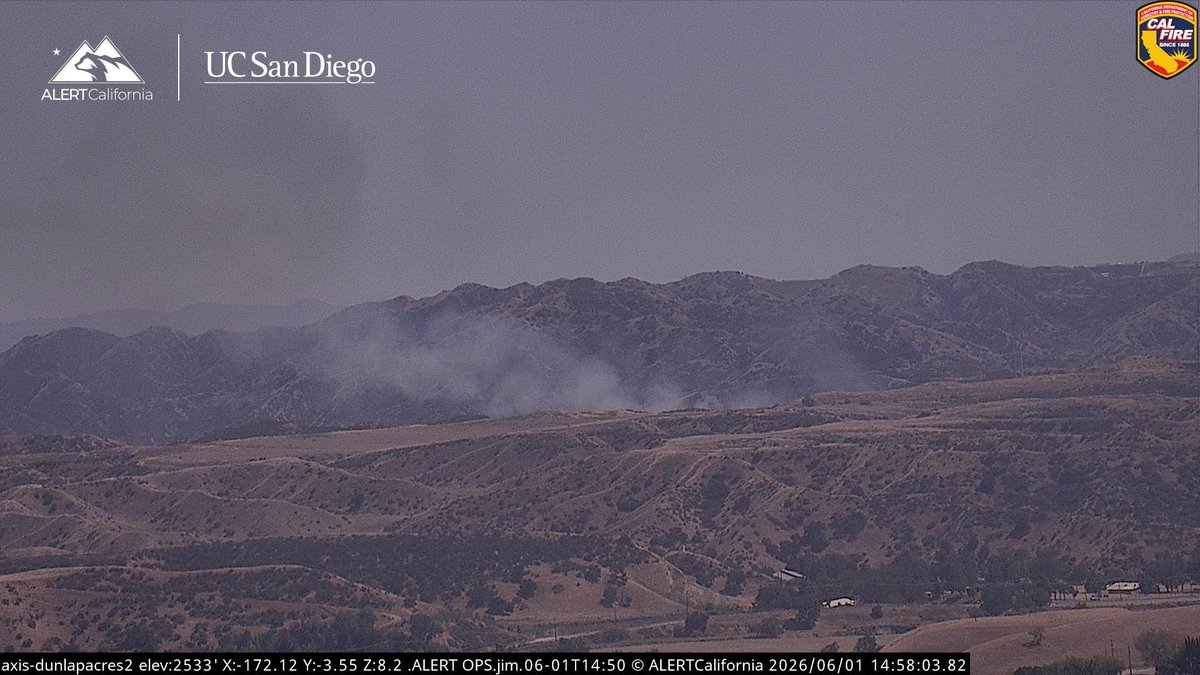 engineco16's tweet photo. New Vegetation Fire - #TimothyFire San Timoteo Cyn Rd near Lake Shore Drive #Redlands, but it's in Riverside County. @CALFIRERRU https://t.co/EA8c7HUUJo