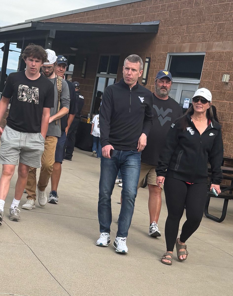 OvertimeMcBee's tweet photo. The Boss Hodge has arrived. #DefendtheKen #CoalRush https://t.co/Zx92BUONix