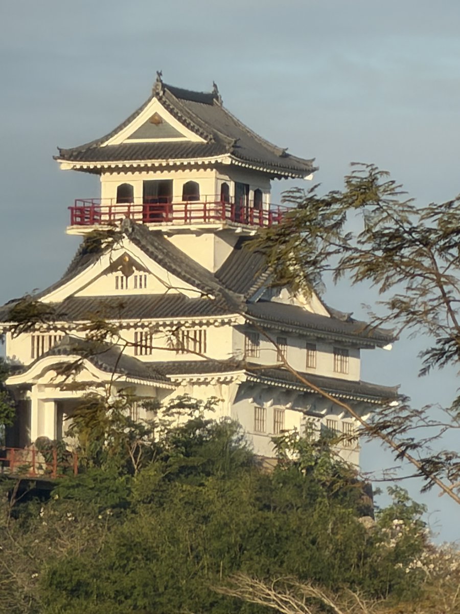 ClarityParaguay's tweet photo. An hour from Asunción, a Japanese castle sits alone in the campo.

A Japanese family built it on a private estate near Itá. You can't go in, you can only catch it from the road, white walls and tiled roofs rising over the red dirt where you'd least expect them.

It's a quiet reminder of something people forget: last century Paraguay welcomed waves of Japanese immigrants, and they built a life here that's still standing.

That's the thread that runs through this country. Paraguay has been making room for people from everywhere for a long time Japanese, German, Brazilian and now a new wave choosing it on purpose.

Where would you build yours? 🇵🇾