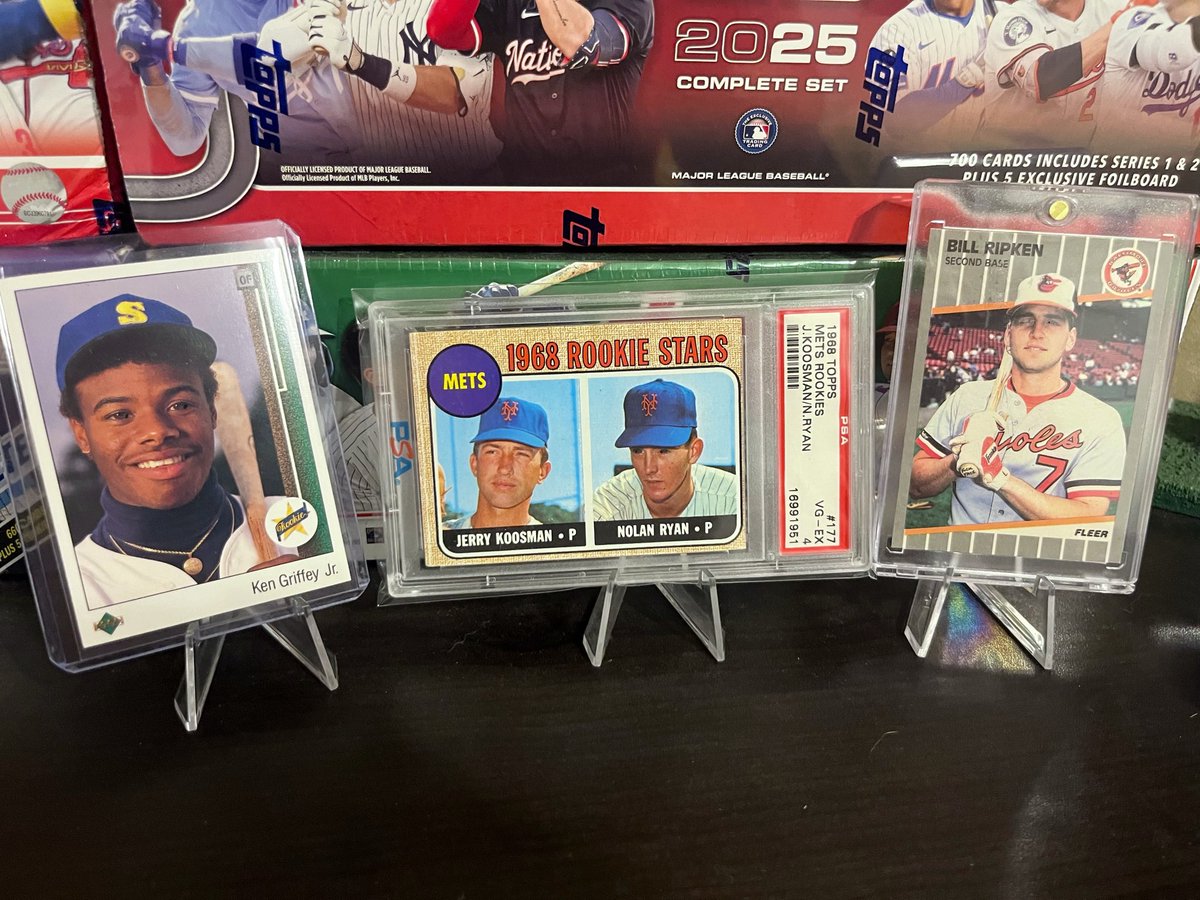 Pittsburgh1Pete's tweet photo. It’s been a Monday…..

Show me some of the most ICONIC sports cards in your collection! https://t.co/CnxqzHLLu6