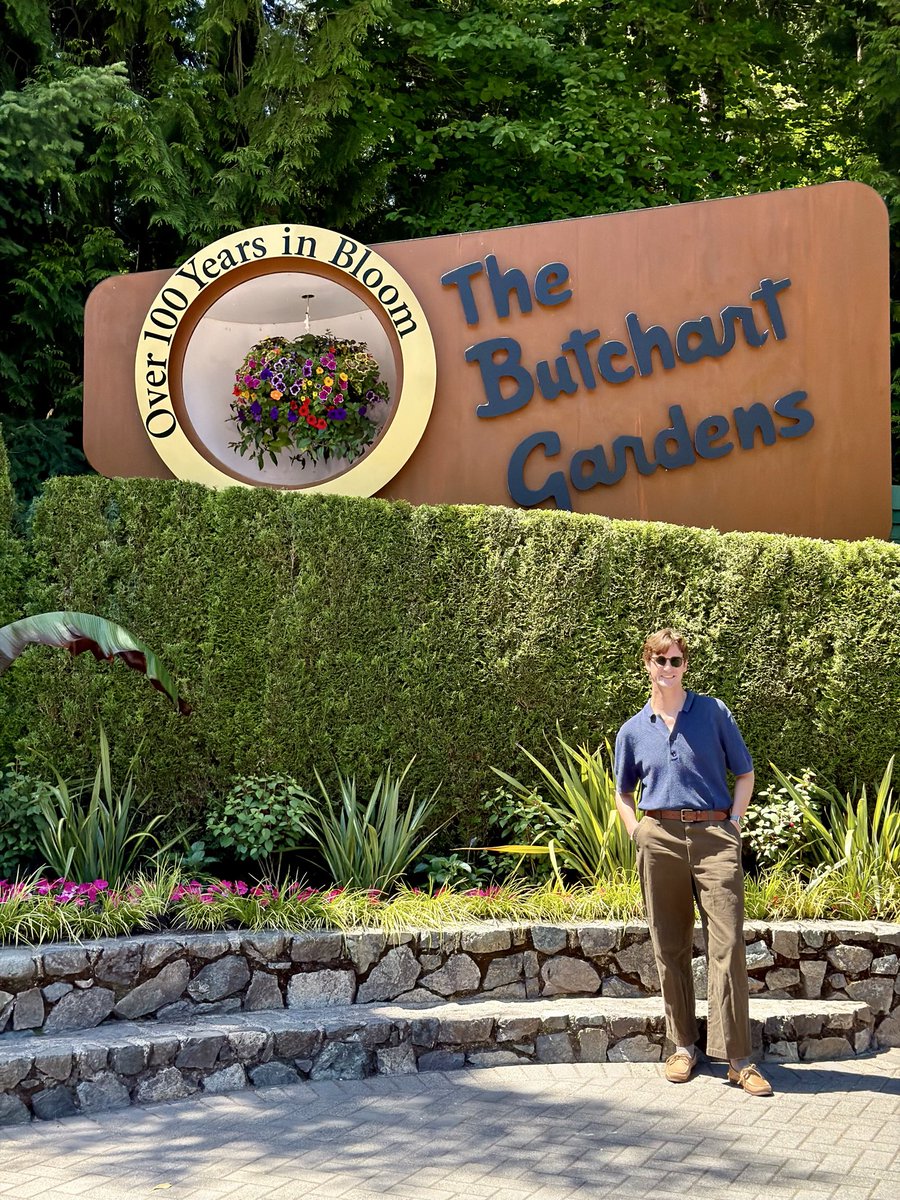 ShinyThom's tweet photo. Over 100 years in bloom !!! https://t.co/cYKMaJZVRD