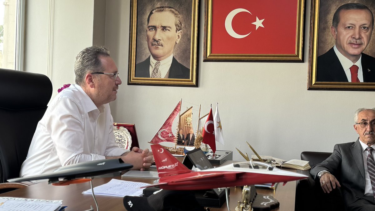 sevgilioglu's tweet photo. 📝 Haftalık Yürütme Kurulu Toplantısı | AK PARTİ KASTAMONU İL BAŞKANLIĞI

Milletimize hizmet yolculuğumuzda istikameti korumanın, ortak hedefler doğrultusunda kararlılıkla ilerlemenin bilinciyle;

Yürütme Kurulu Üyelerimizle bir araya geldiğimiz haftalık değerlendirme ve koordinasyon toplantımızı gerçekleştirdik.

Toplantımızın hayırlara vesile olmasını diliyorum.

@Akparti @RTErdogan @abuyukgumus @AKGMTeskilat @akparti_37