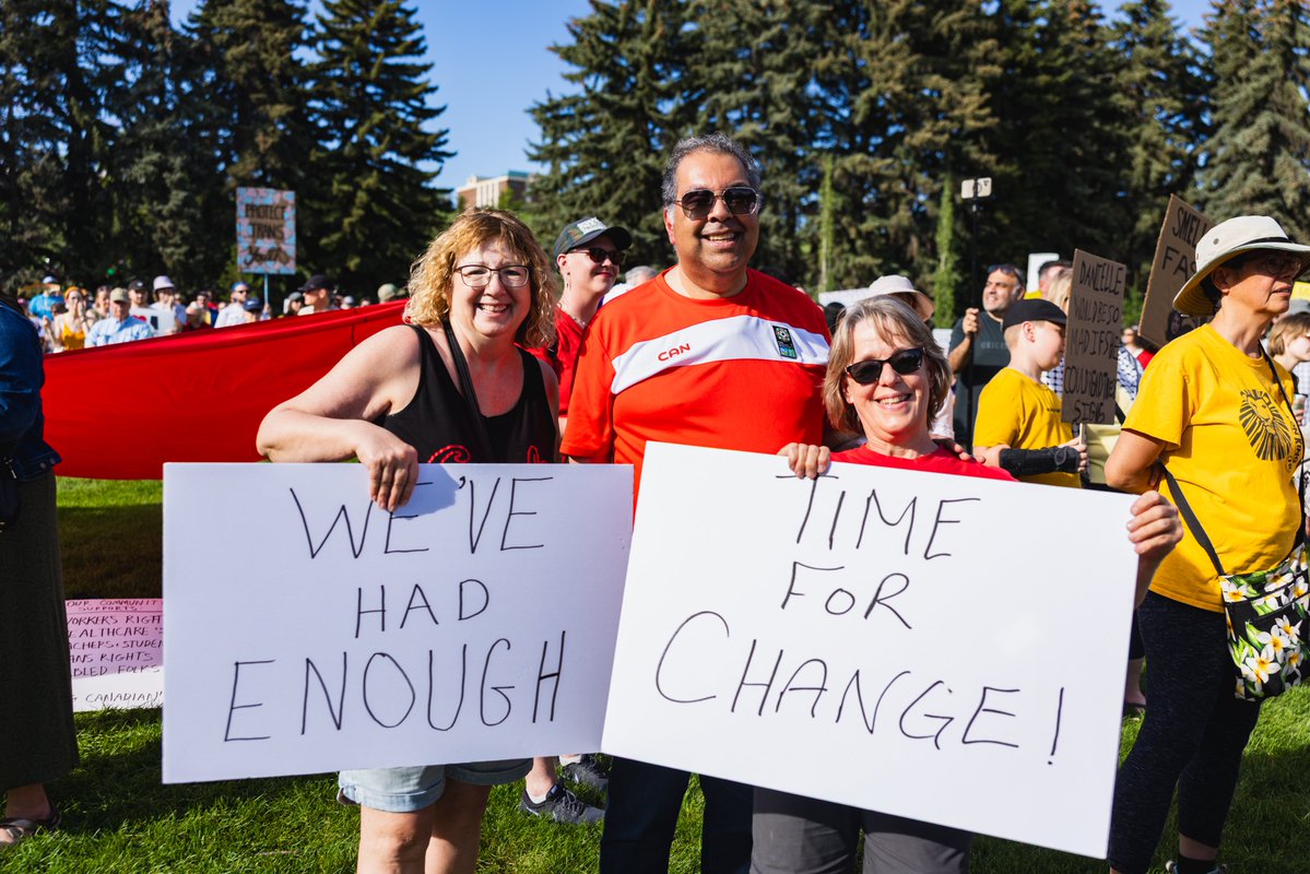 nenshi's tweet photo. Such an incredible turnout at the Alberta Federation of Labour rally in Calgary on Friday! One thing is clear, Albertans are ready to make their voices heard, loud and proud.

The fight is on, and this is just the beginning. https://t.co/HEoFjw8lbq