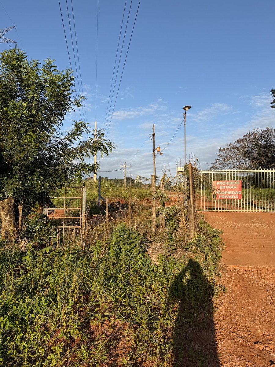 ClarityParaguay's tweet photo. An hour from Asunción, a Japanese castle sits alone in the campo.

A Japanese family built it on a private estate near Itá. You can't go in, you can only catch it from the road, white walls and tiled roofs rising over the red dirt where you'd least expect them.

It's a quiet reminder of something people forget: last century Paraguay welcomed waves of Japanese immigrants, and they built a life here that's still standing.

That's the thread that runs through this country. Paraguay has been making room for people from everywhere for a long time Japanese, German, Brazilian and now a new wave choosing it on purpose.

Where would you build yours? 🇵🇾