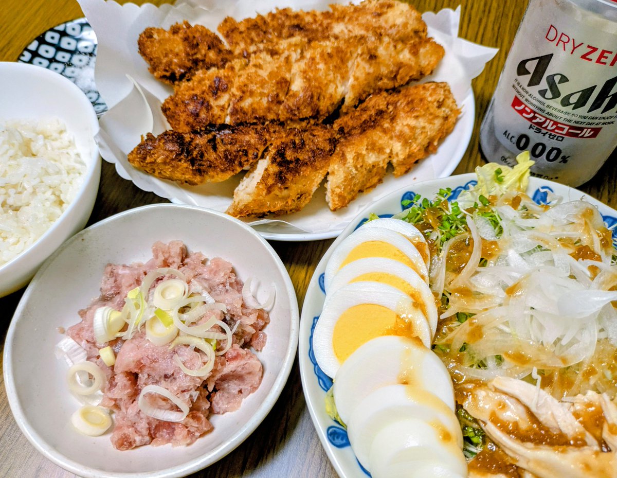 rokka415's tweet photo. 晩御飯〜ささみチーズカツ🧀、ねぎとろ🐟、サラダ🥗
#晩ごはん #おうちごはん https://t.co/au6MAiBdGD