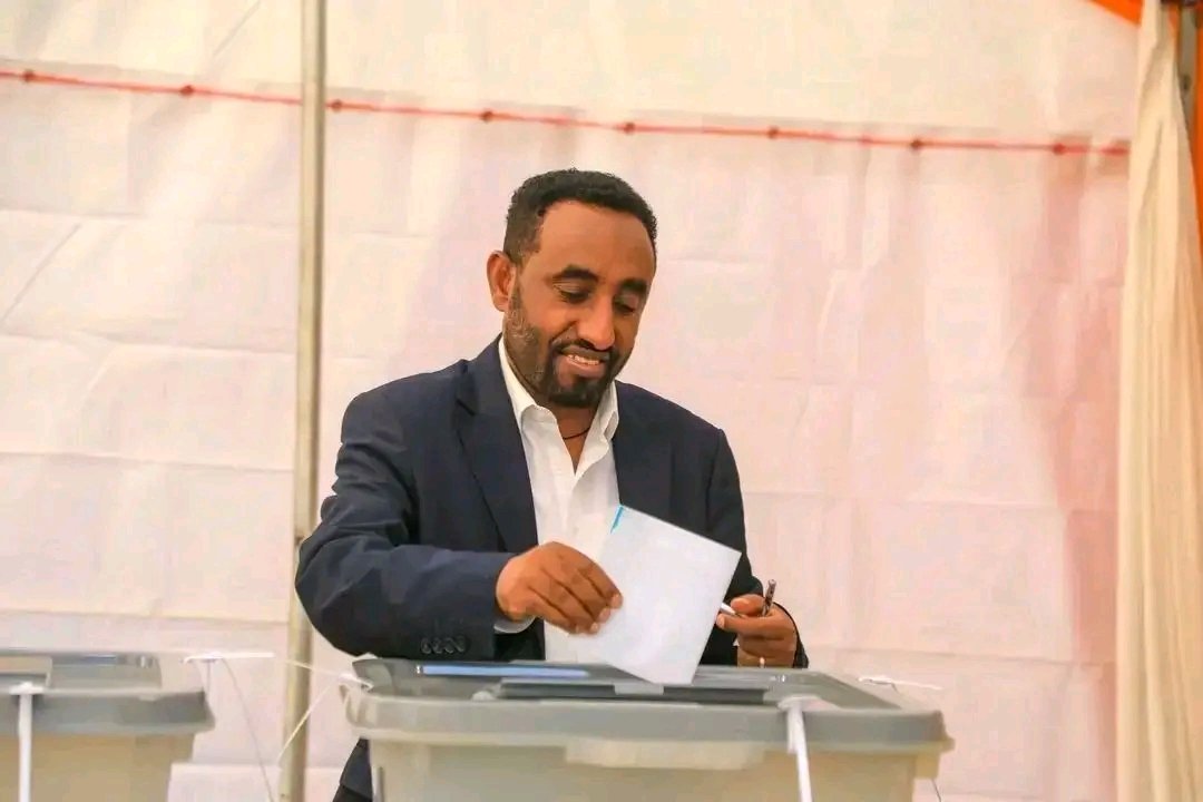 DBProsperityP's tweet photo. አቶ ይርጋ ሲሳይ ድምጽ ሰጡ። 

የአማራ ክልል ብልፅግና ፓርቲ ቅርንጫፍ ጽ/ቤት ኀላፊ አቶ ይርጋ ሲሳይ ድምጽ ሰጡ። 

#ኢትዮጵያ_እየመረጠች_ነው! https://t.co/ttS1GzE0ar