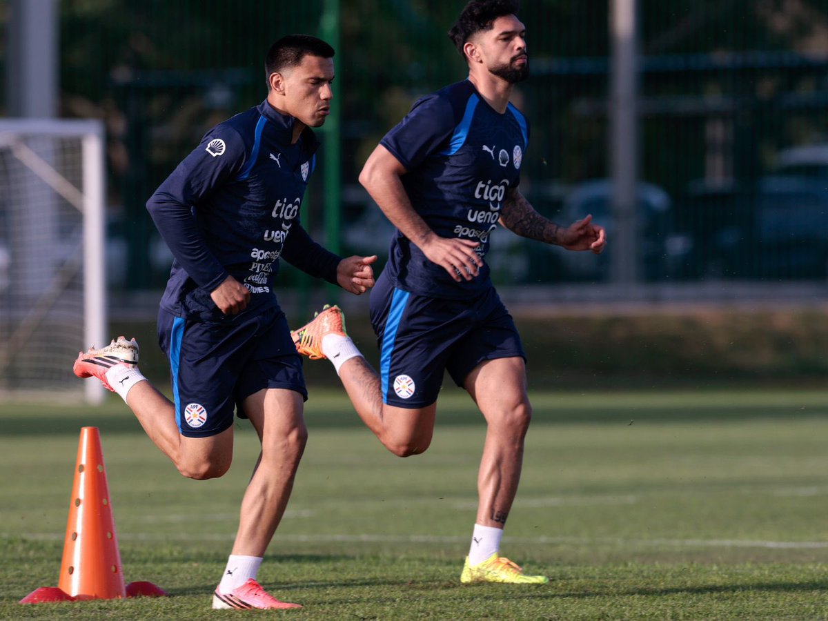 Albirroja's tweet photo. Nueva semana de preparación en Ypané ✅

El seleccionado nacional retomó los trabajos en el CARDE y continúa afinando detalles de cara a la Copa Mundial de la FIFA 2026.

Los detalles: 🔗 https://t.co/aLrItSzVxB

#Albirroja ⚪️🔴
#VamosParaguay 🇵🇾 https://t.co/k8NoKPiEZg