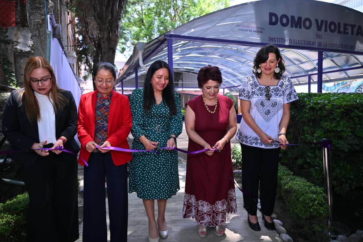 iecm's tweet photo. 👏 Hoy se realizó la develación de los nuevos nombres de las carpas al interior del #IECM: “Ágora” y “Domo Violeta”, resultado de un ejercicio participativo y democrático en el que colaboró todo el personal del Instituto. 🟪 https://t.co/PLNWs2Ulx6